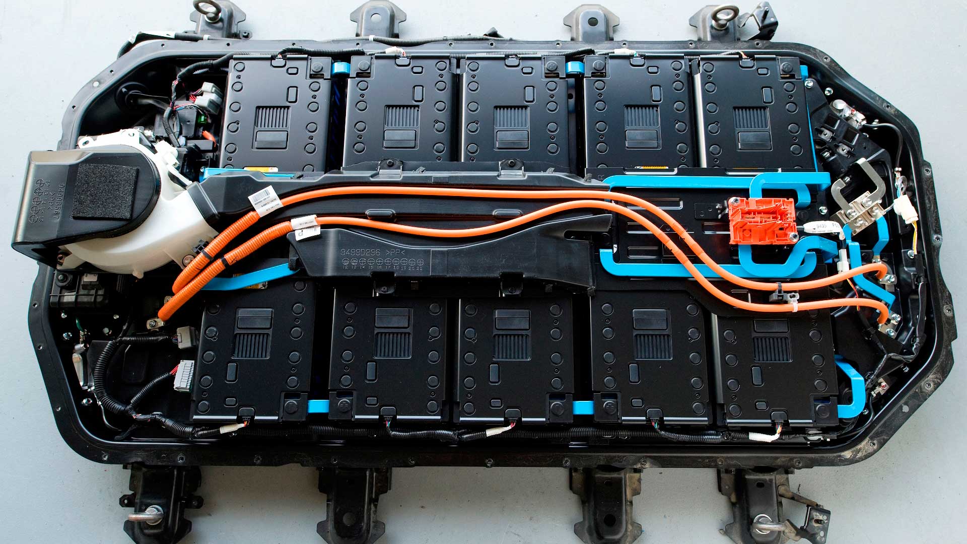 Hoe de batterij van een elektrische auto vanbinnen uit? - ClearTechnology.nl