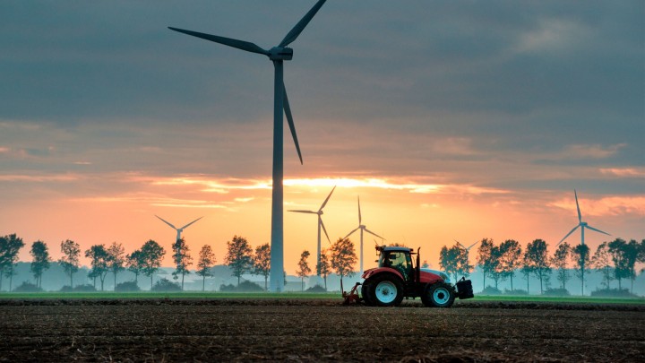 Windmolen en tractor