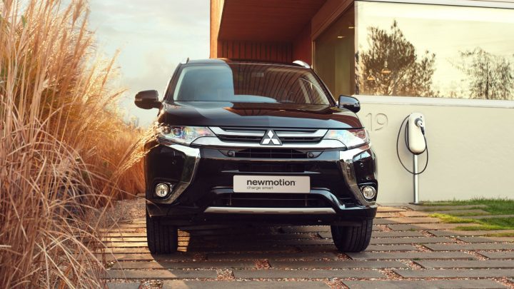 Mitsubishi Outlander PHEV 2017 - The New Motion