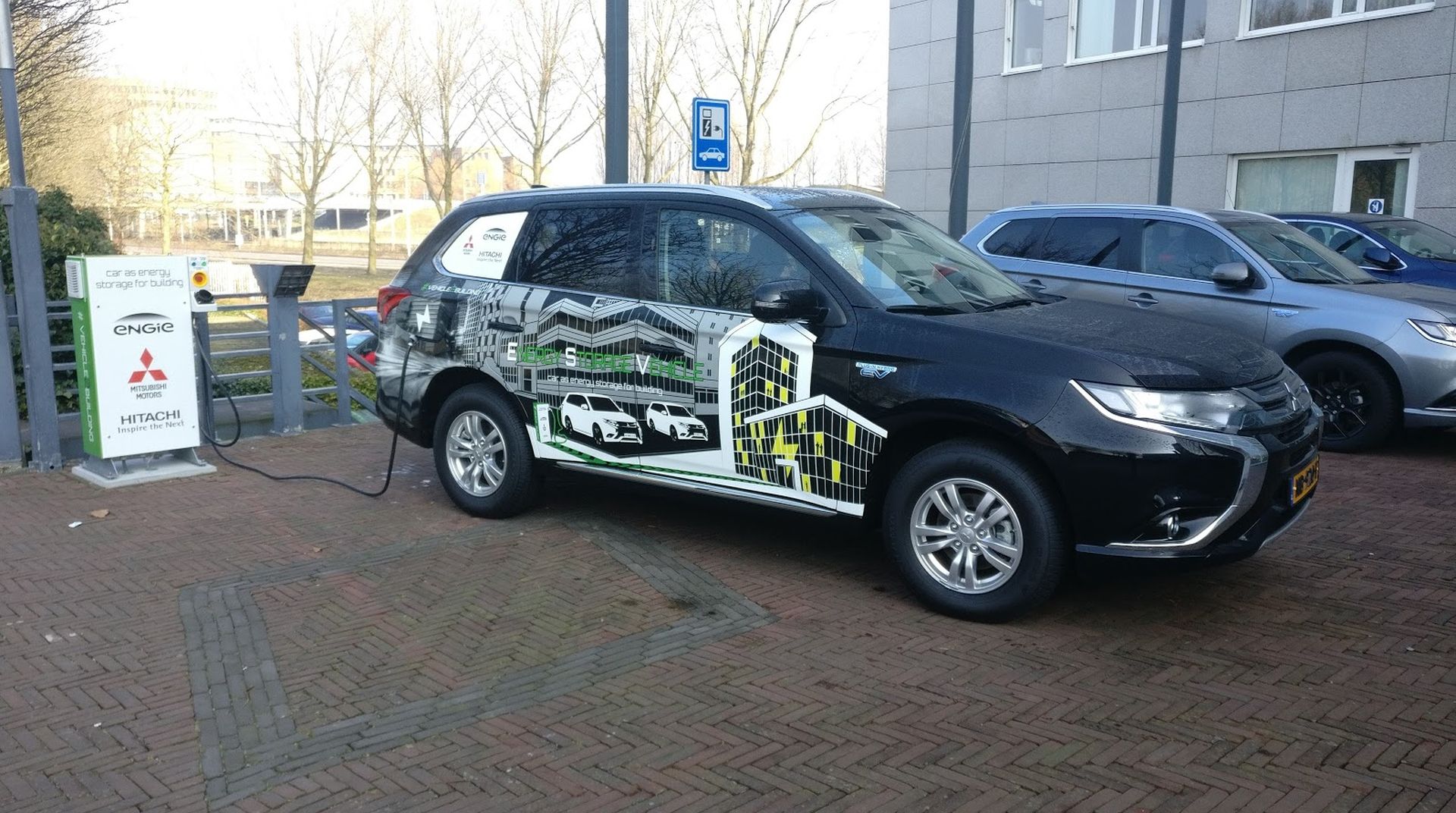 Primeur Mitsubishi Outlander PHEV als energieopslag voor kantoorpand