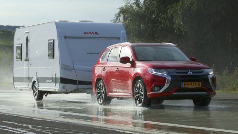Mitsubishi Outlander PHEV caravan